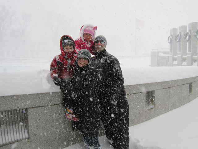 Washington in snow.jpg (54144 bytes)