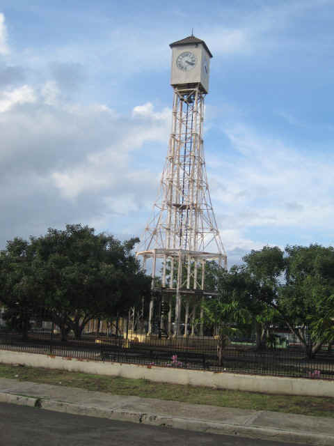 eifel tower.jpg (89124 bytes)